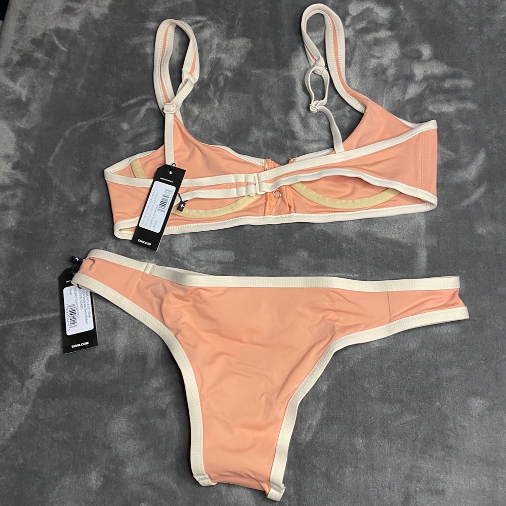 Bikini - Picture 2 of 2